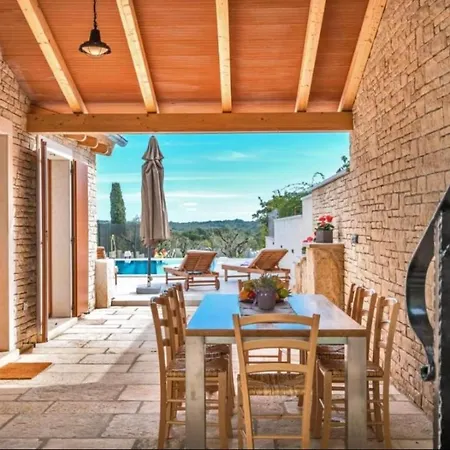 Genesis - Stadtvilla Istrien - Mit Privatem, Beheizbaren Infinity Pool Und Olivengarten Marčana