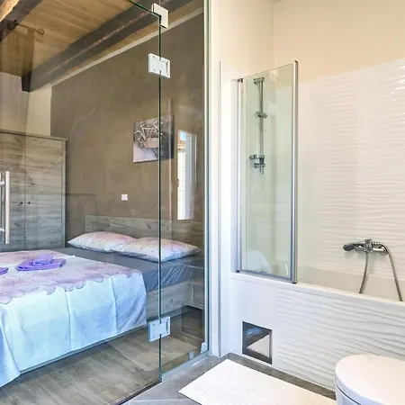 Genesis - Stadtvilla Istrien - Mit Privatem, Beheizbaren Infinity Pool Und Olivengarten Marcana