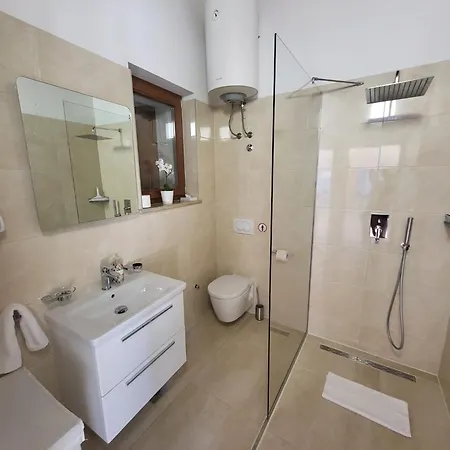 Genesis - Stadtvilla Istrien - Mit Privatem, Beheizbaren Infinity Pool Und Olivengarten Сasa de vacaciones Marčana