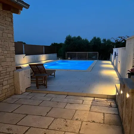 Сasa de vacaciones Genesis - Stadtvilla Istrien - Mit Privatem, Beheizbaren Infinity Pool Und Olivengarten